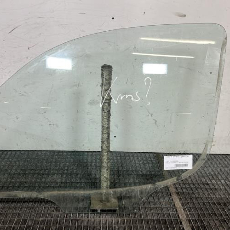 Vitre avant gauche FIAT DOBLO 2 Photo n°1