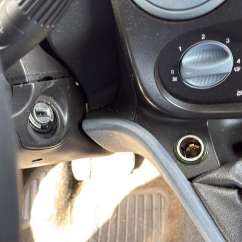 Vitre avant gauche FIAT DOBLO 2 Photo n°17