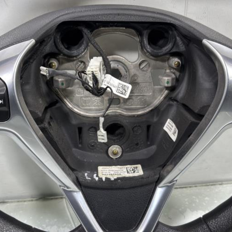 Volant FORD FIESTA 6 Photo n°2