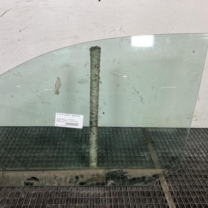 Vitre avant gauche VOLKSWAGEN CADDY 3 Photo n°1