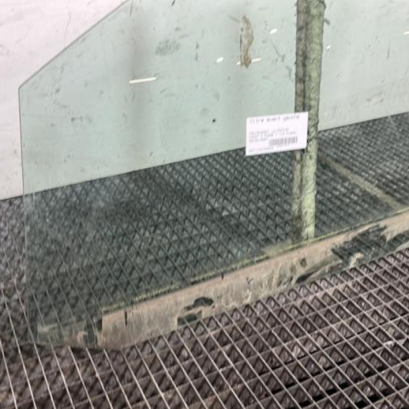 Vitre avant gauche VOLKSWAGEN CADDY 3 Photo n°2