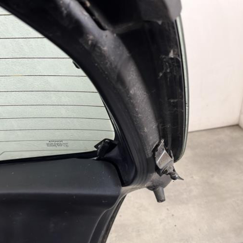 Malle/Hayon arriere TOYOTA YARIS 2 Photo n°8