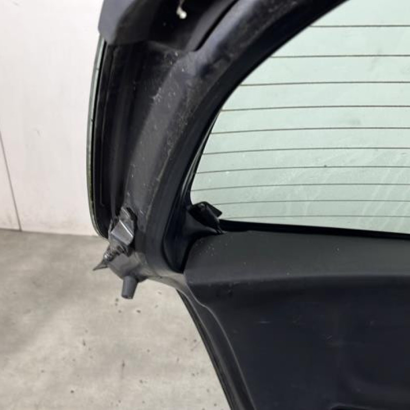 Malle/Hayon arriere TOYOTA YARIS 2 Photo n°9