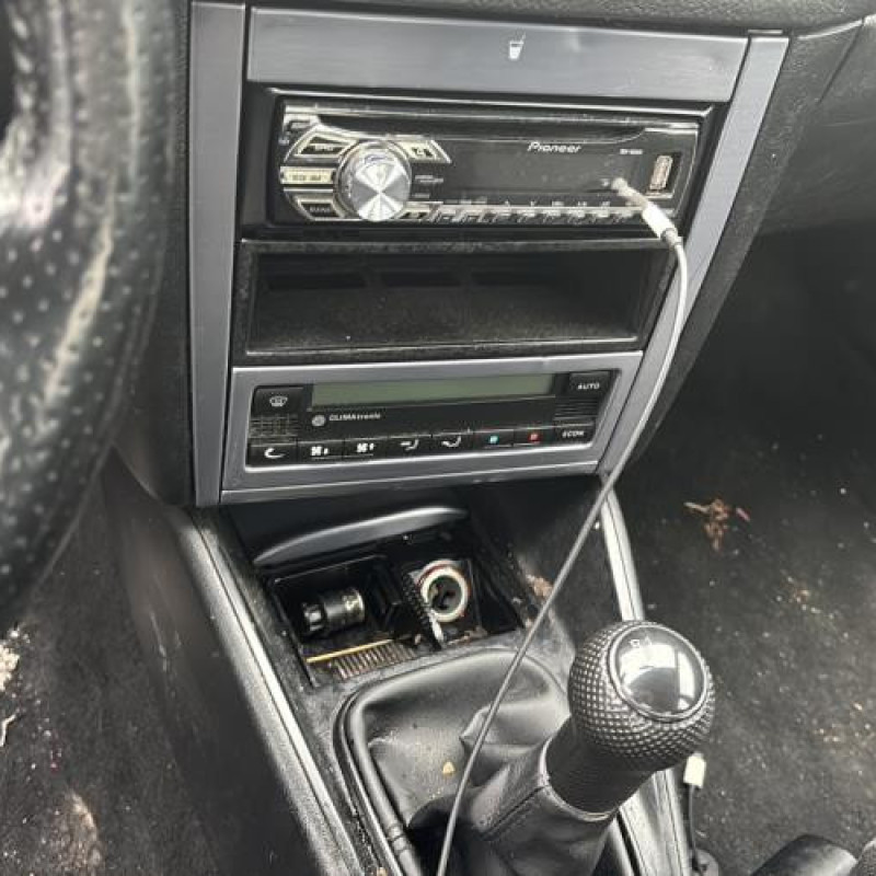 Levier de vitesses VOLKSWAGEN GOLF 4 Photo n°17