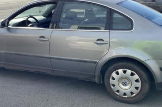 Custode arriere droit VOLKSWAGEN PASSAT 4