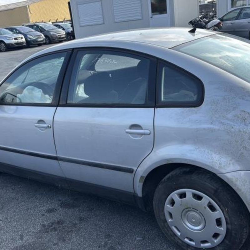 Feu arriere principal droit (feux) VOLKSWAGEN PASSAT 4 Photo n°6