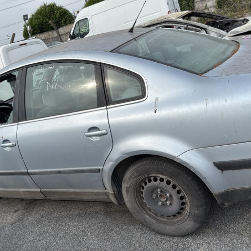 Custode arriere gauche VOLKSWAGEN PASSAT 4 Photo n°6