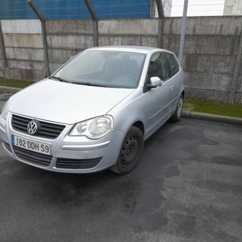 Feu arriere stop central VOLKSWAGEN POLO 4 Photo n°1