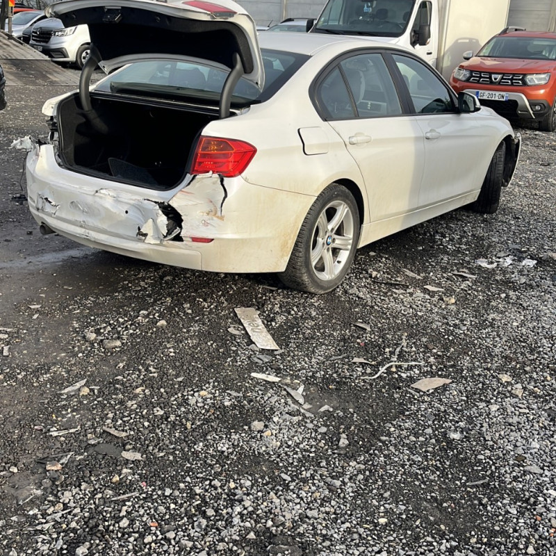 BMW SERIE 3 F30 PHASE 1 318d 2.0D - 16V TURBO Photo n°3