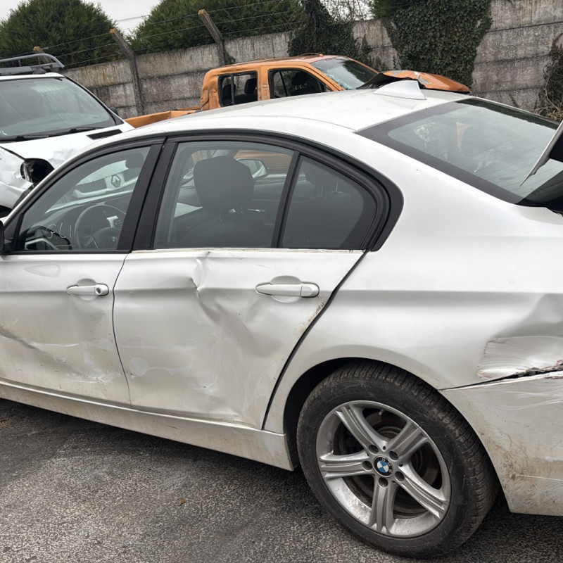 BMW SERIE 3 F30 PHASE 1 318d 2.0D - 16V TURBO Photo n°13