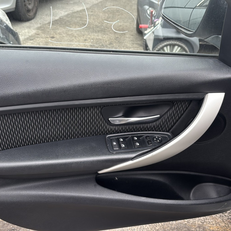 BMW SERIE 3 F30 PHASE 1 318d 2.0D - 16V TURBO Photo n°16