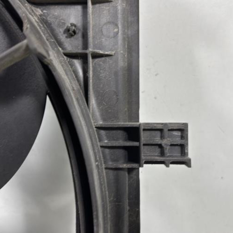 Moto ventilateur radiateur VOLKSWAGEN POLO 5 Photo n°3