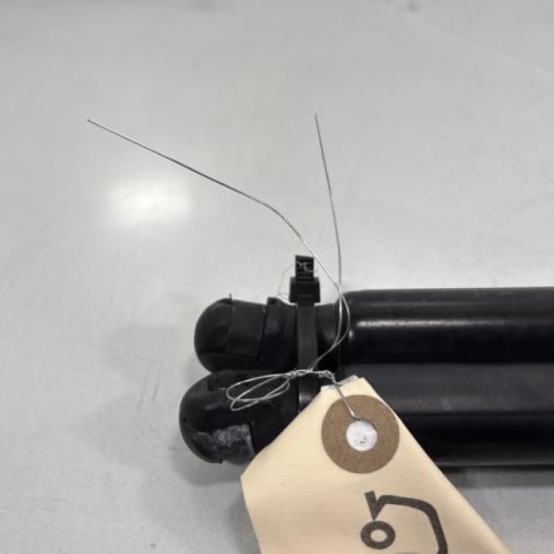 Verin de coffre VOLKSWAGEN GOLF 7 Photo n°3