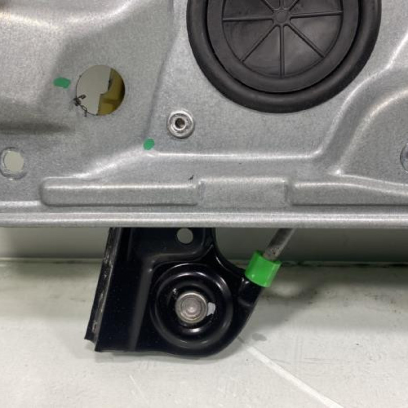 Leve vitre electrique avant droit VOLKSWAGEN POLO 4 Photo n°3