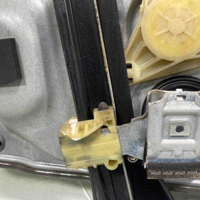 Leve vitre electrique avant droit VOLKSWAGEN POLO 4 Photo n°11