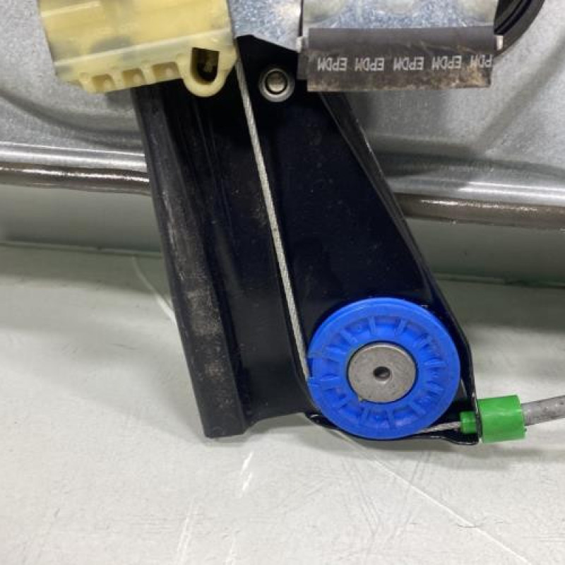 Leve vitre electrique avant droit VOLKSWAGEN POLO 4 Photo n°12