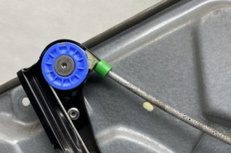 Leve vitre mecanique arriere droit VOLKSWAGEN POLO 4