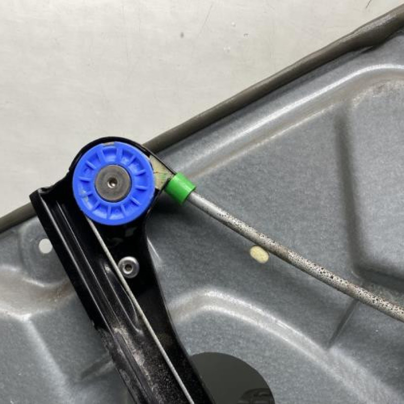 Leve vitre mecanique arriere droit VOLKSWAGEN POLO 4 Photo n°4