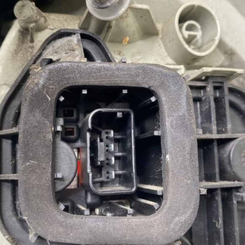 Feu arriere principal gauche (feux) VOLKSWAGEN GOLF 5 Photo n°3