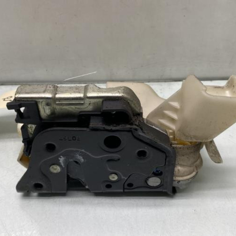 Serrure avant gauche AUDI A4 3 Photo n°1