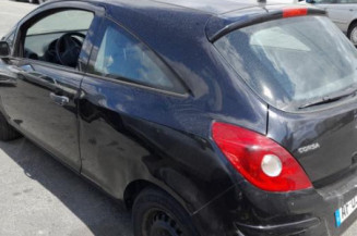 Feu arriere stop central OPEL CORSA D