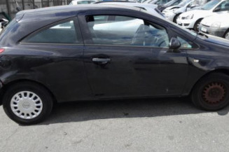 Feu arriere stop central OPEL CORSA D