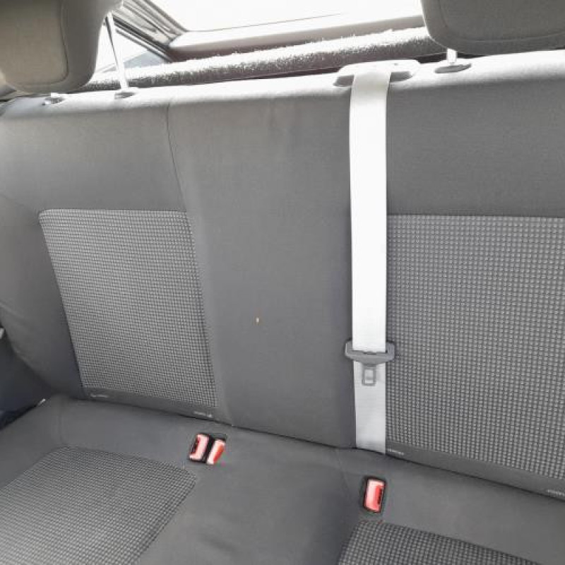 Feu arriere stop central OPEL CORSA D Photo n°17