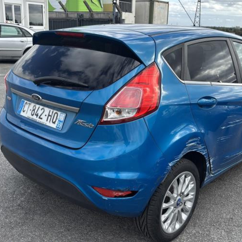 Anti brouillard arriere gauche FORD FIESTA 6 Photo n°12