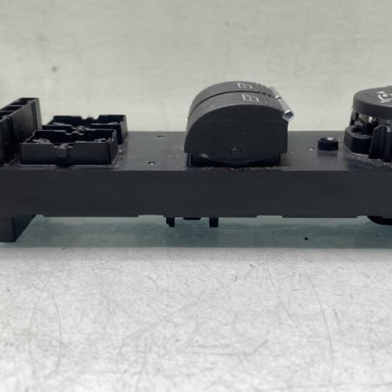 Interrupteur de leve vitre avant gauche FORD FIESTA 6 Photo n°3