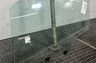 Vitre avant gauche PEUGEOT 208 1