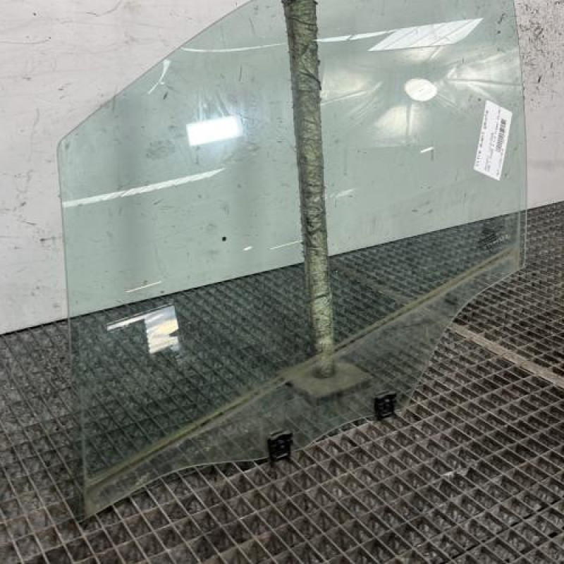 Vitre avant gauche PEUGEOT 208 1 Photo n°2