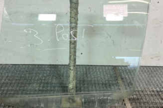 Vitre arriere gauche VOLKSWAGEN GOLF 5 Photo n°1