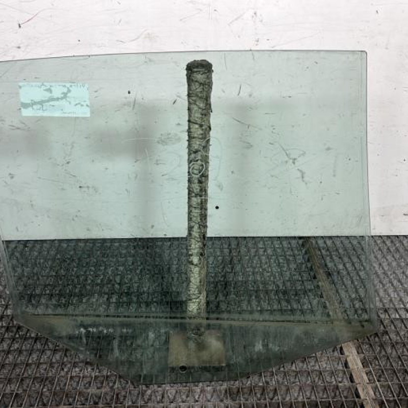 Vitre arriere gauche VOLKSWAGEN GOLF 5 Photo n°4