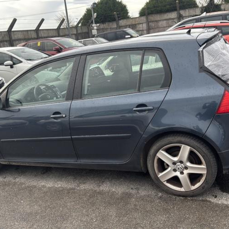 Vitre arriere gauche VOLKSWAGEN GOLF 5 Photo n°10