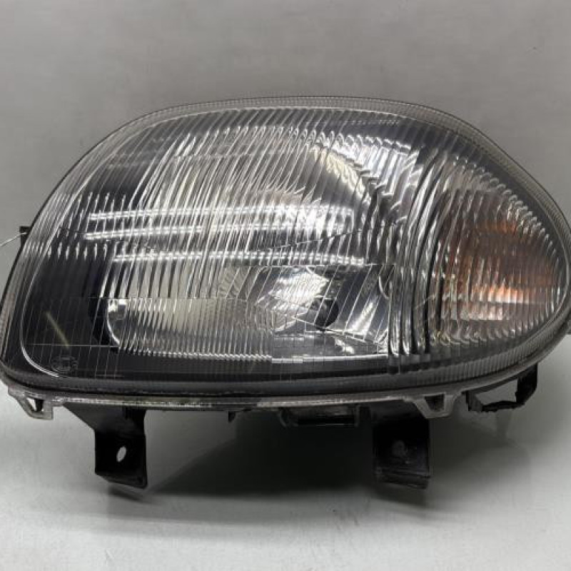 Optique avant principal gauche (feux)(phare) RENAULT CLIO 2 Photo n°1