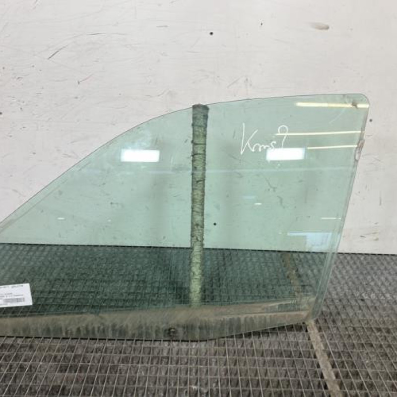 Vitre avant gauche RENAULT CLIO 2 Photo n°1