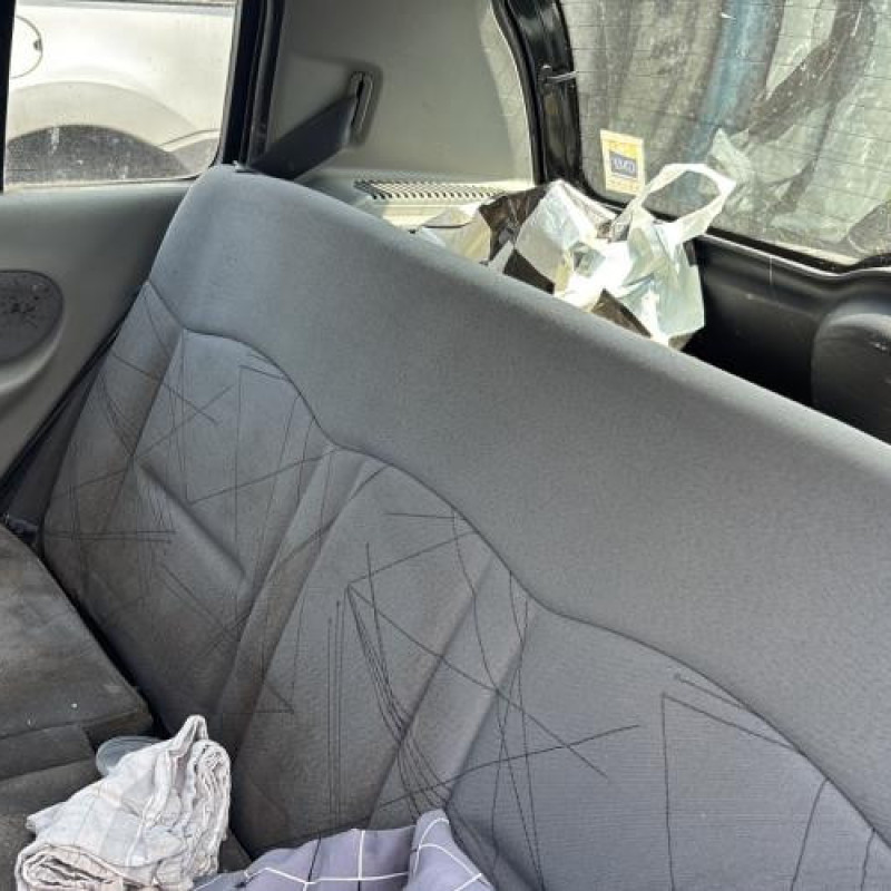 Vitre avant gauche RENAULT CLIO 2 Photo n°16