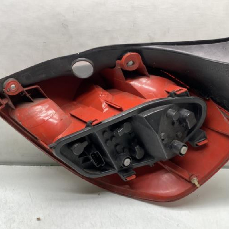 Feu arriere principal gauche (feux) RENAULT CLIO 3 Photo n°2