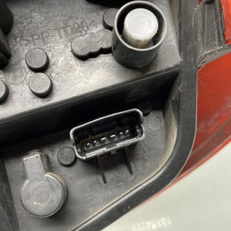 Feu arriere principal gauche (feux) RENAULT CLIO 3 Photo n°3