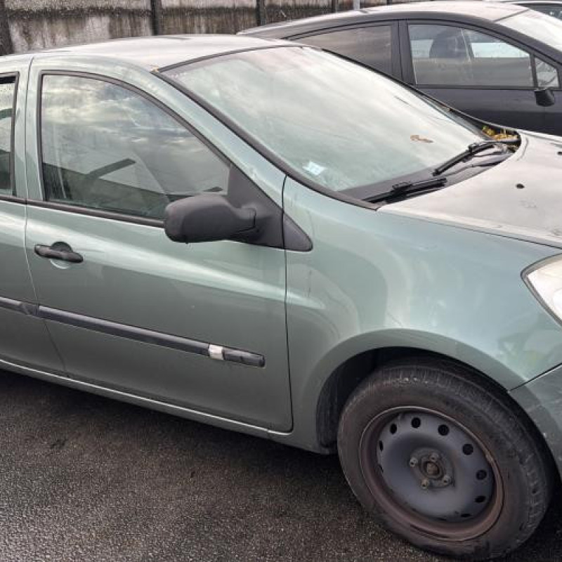 Feu arriere principal gauche (feux) RENAULT CLIO 3 Photo n°10