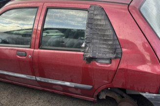 Moteur essuie glace avant RENAULT CLIO 1