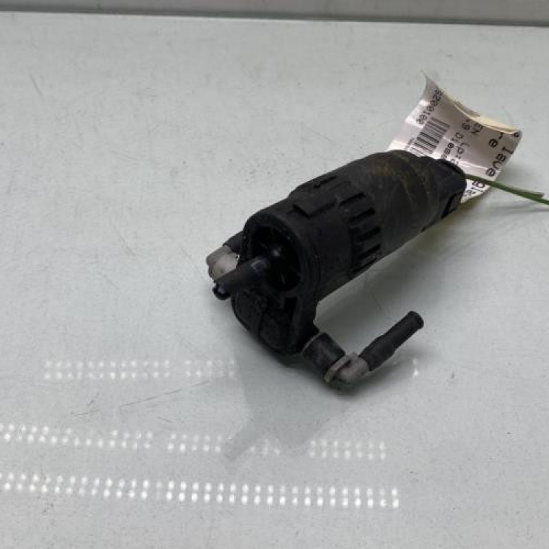 Pompe lave glace arriere VOLKSWAGEN GOLF 5 Photo n°2