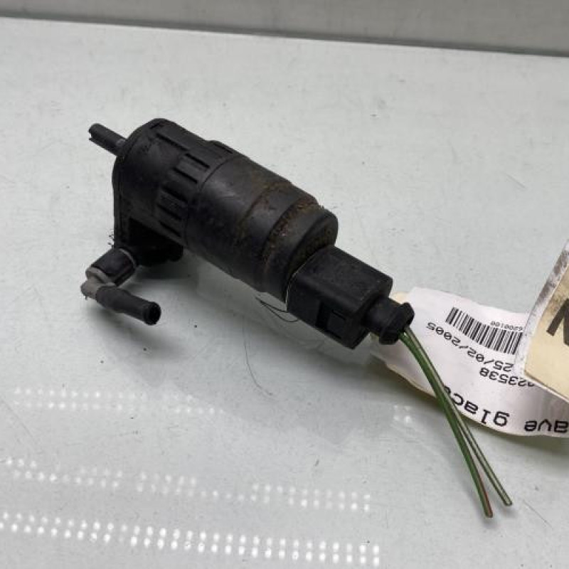 Pompe lave glace arriere VOLKSWAGEN GOLF 5 Photo n°3