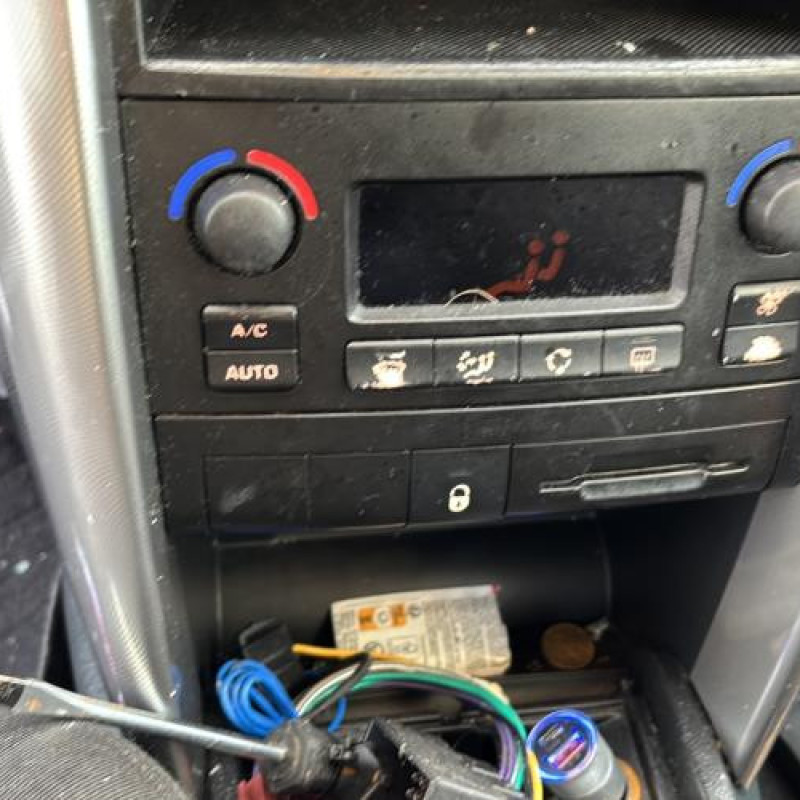 Attache ceinture avant gauche PEUGEOT 207 Photo n°19