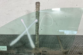 Vitre avant gauche FORD MONDEO 2 Photo n°1