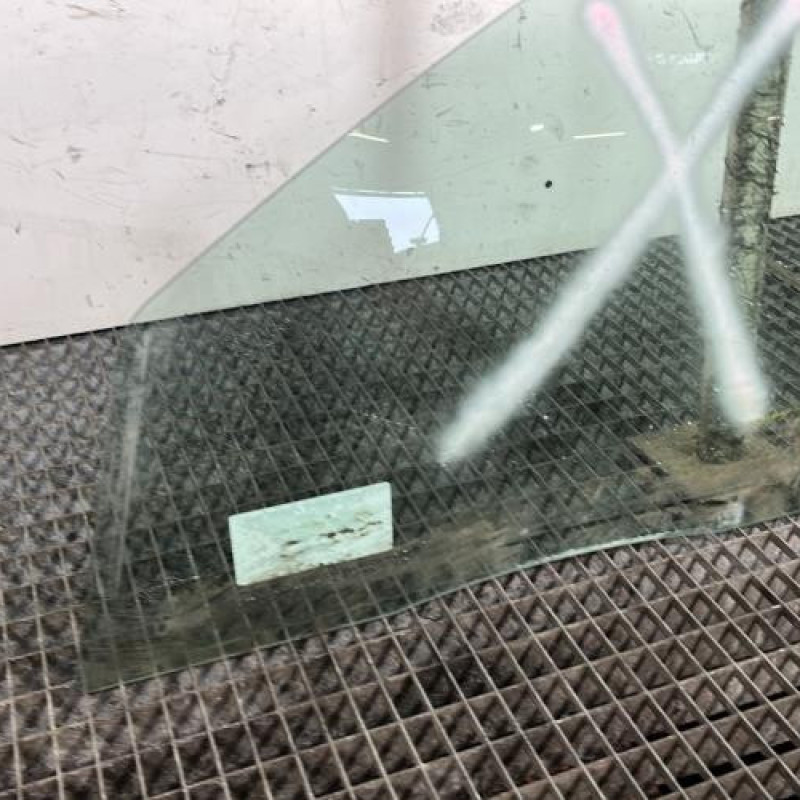 Vitre avant gauche FORD MONDEO 2 Photo n°2