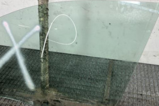 Vitre avant gauche FORD MONDEO 2