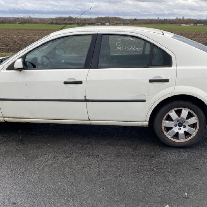 Vitre avant gauche FORD MONDEO 2 Photo n°10