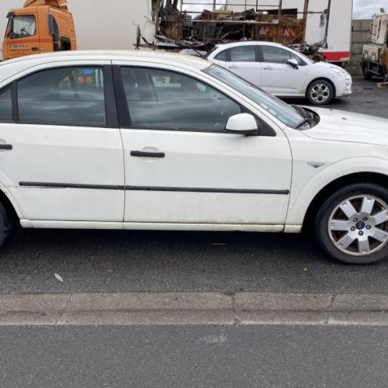 Vitre avant gauche FORD MONDEO 2 Photo n°11