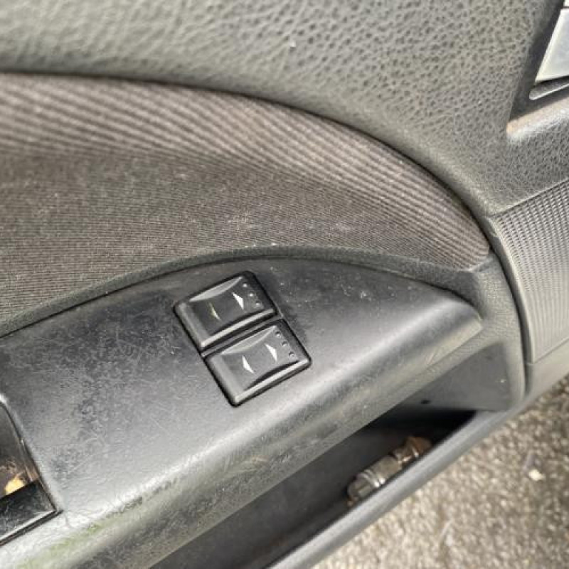Vitre avant gauche FORD MONDEO 2 Photo n°14